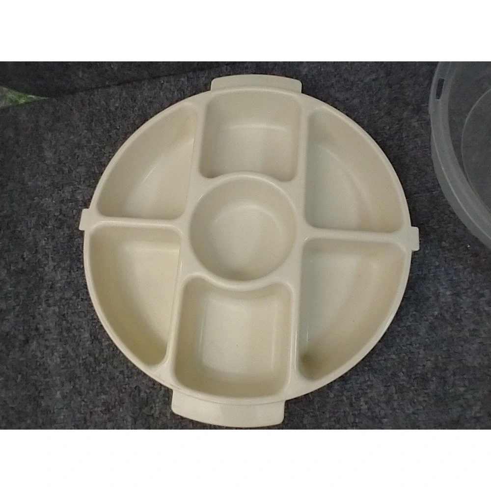 Rubbermaid Servin‎ Saver Veggie Tray Divided Appetizer Platter with Lid 0259